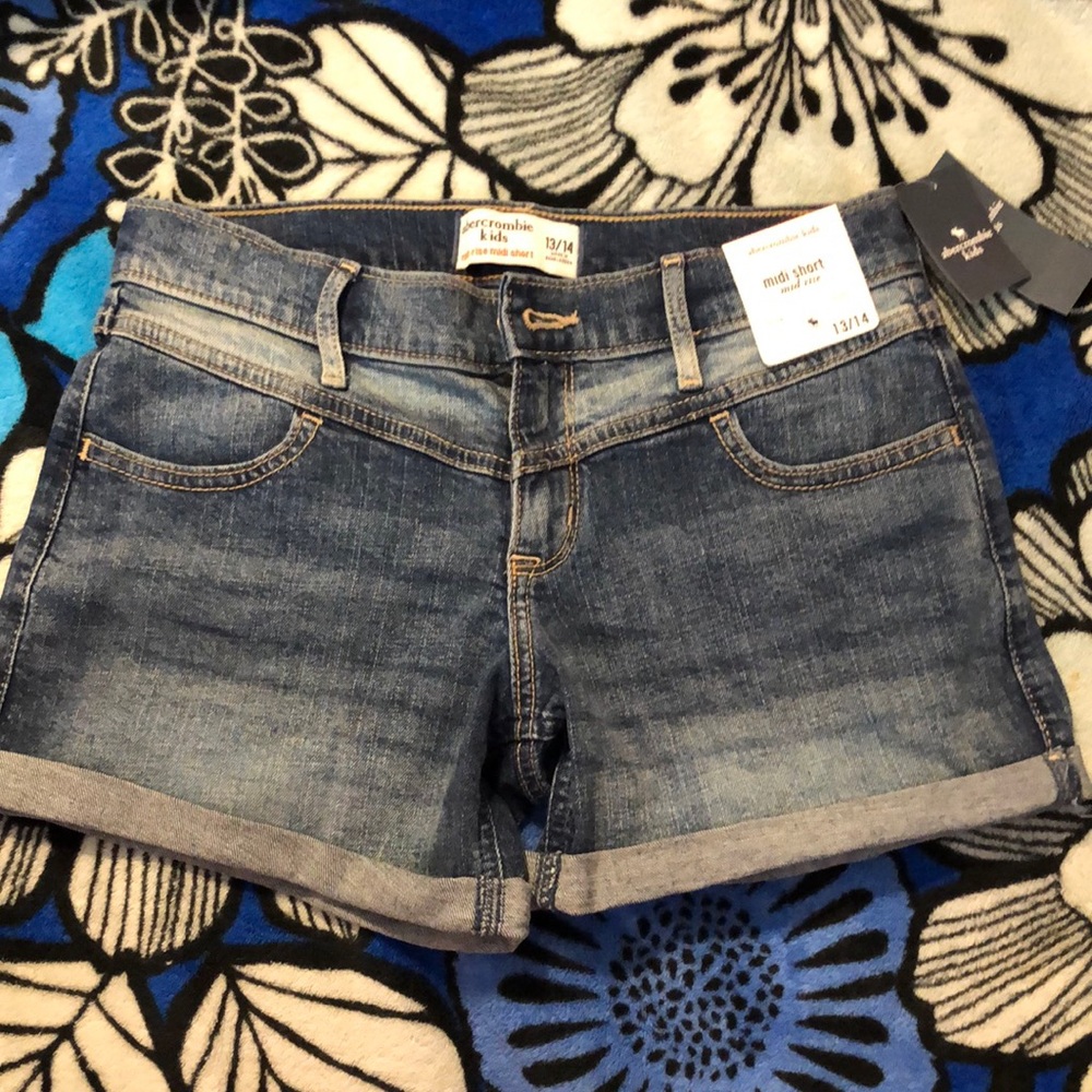 Abercrombie Kids mid-rise midi denim short size 13/14 Girls